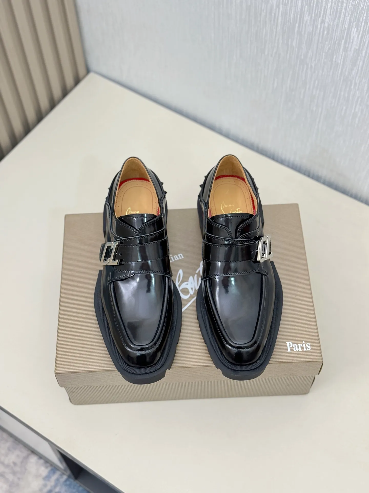[CL～High-end men’s red-soled shoes] Top P: 880💰. Size: 39-44 (38.45.46 can be customized) 🆑Top original order purchasing agent Imported open-edge bead fabric and water-dyed cowhide inside 🉑️ Imported TPU rubber sole, wear-resistant and non-slip, full of European style.